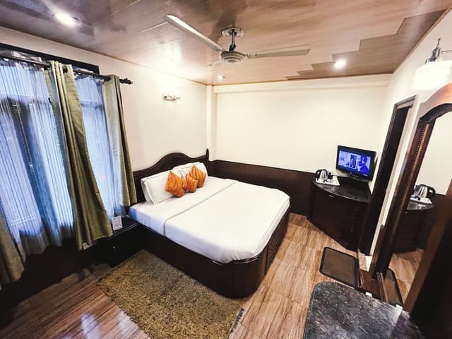 Deluxe Room, 1 Queen Bed