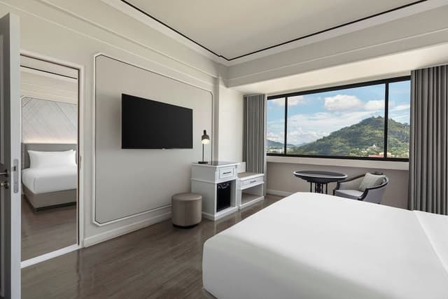 Premium Room, 1 King Bed, City View