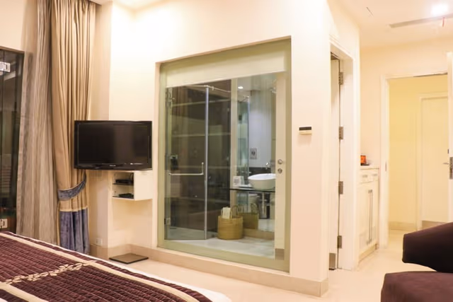Super Deluxe Room- King Bed (Local IDs not allowed)