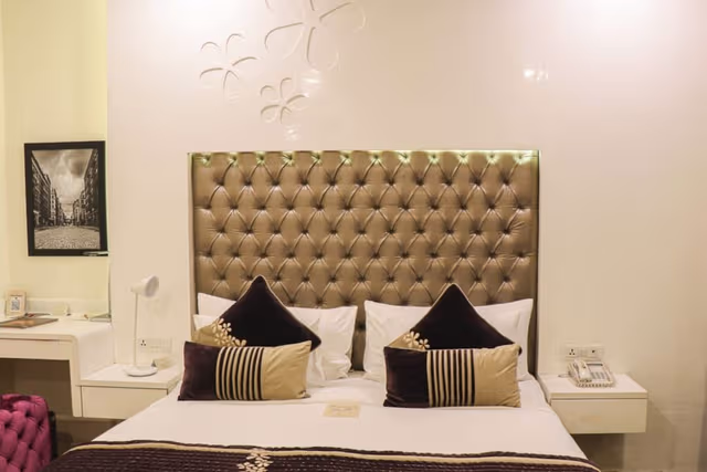 Super Deluxe Room- King Bed (Local IDs not allowed)