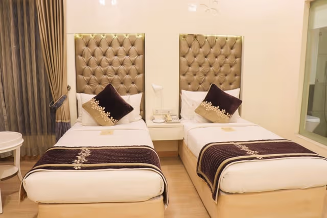 Deluxe Room- Twin Bed (Local IDs not allowed)