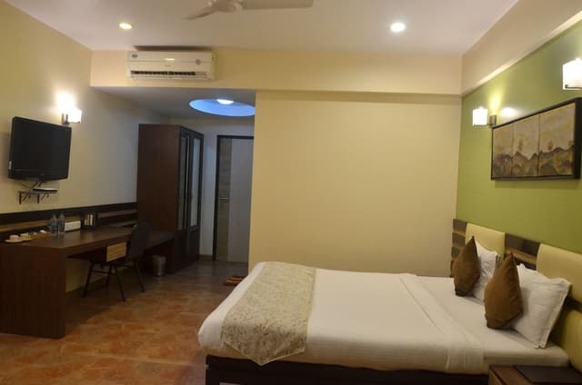 Premium Room (Pool Facing)