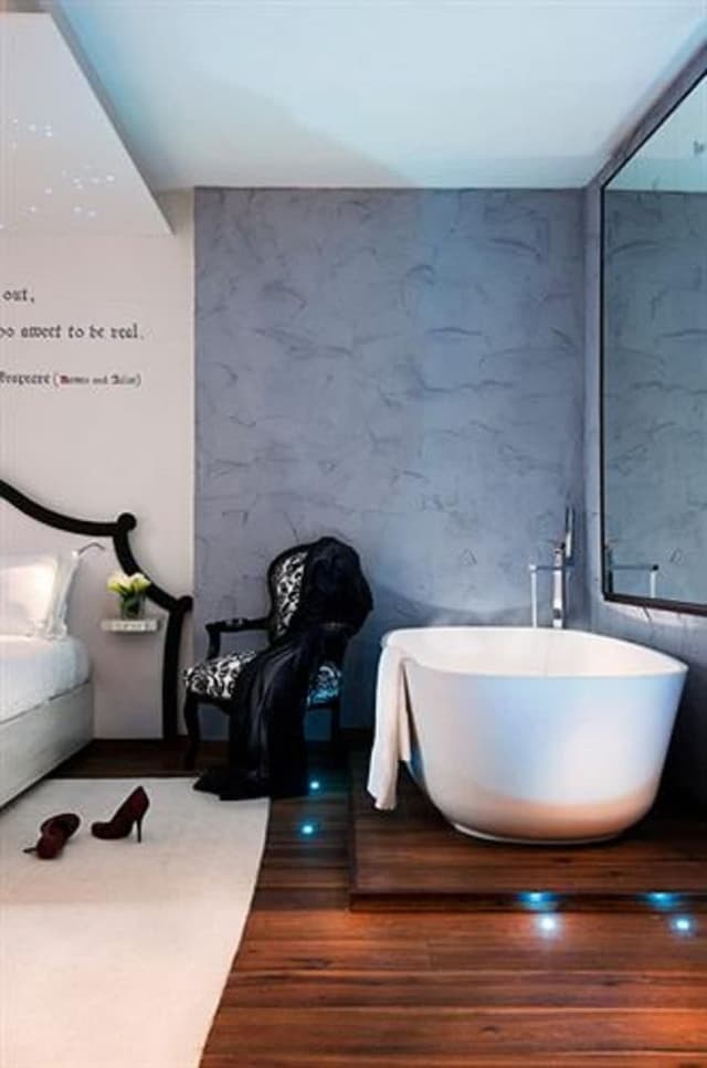 Deluxe Suite with City View