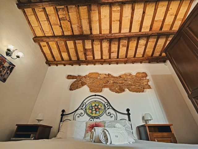 Classic Double Room, 1 King Bed, Private Bathroom