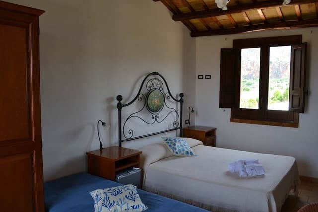 Deluxe Triple Room, Multiple Beds, Ensuite, Partial Sea View