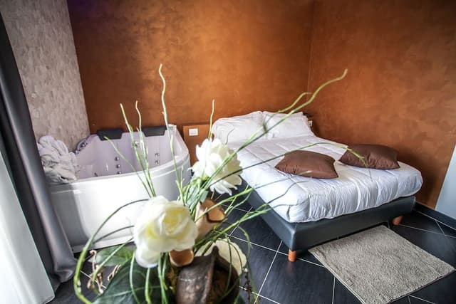 Double Room, Jetted Tub (Emotion)