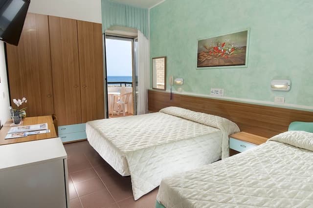 Triple Room, Multiple Beds
