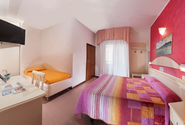 Triple Room, Multiple Beds