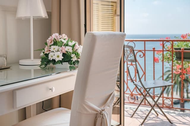 Single Room, Sea View