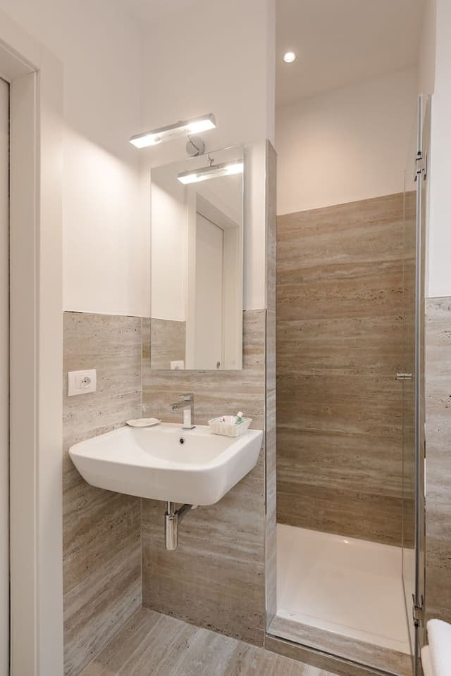 Single Room, Sea View