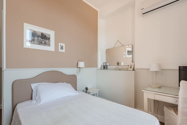 Single Room, Sea View