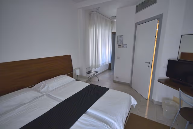 Economy Double Room (lateral garden view)