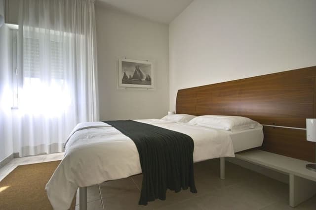Economy Double Room (lateral garden view)