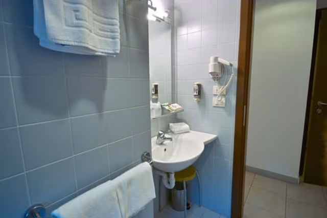 Economy Double Room (lateral garden view)