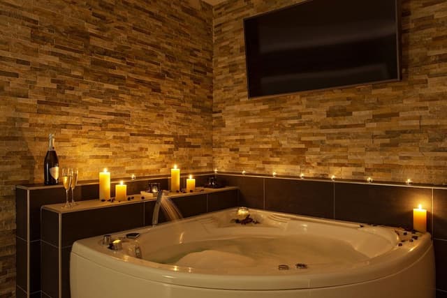 Superior Triple Room, Hot Tub