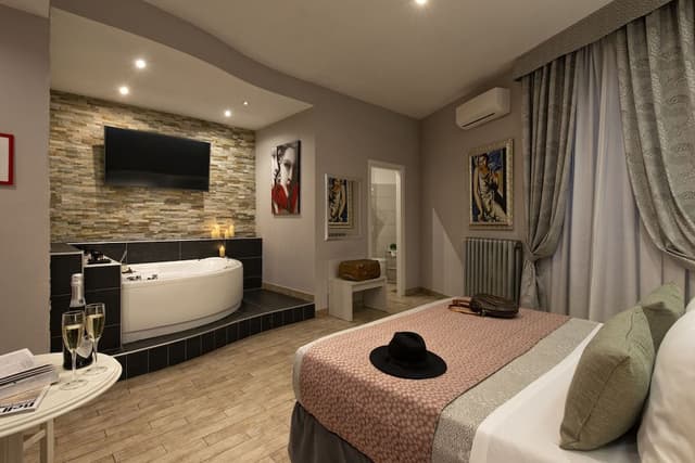 Superior Triple Room, Hot Tub