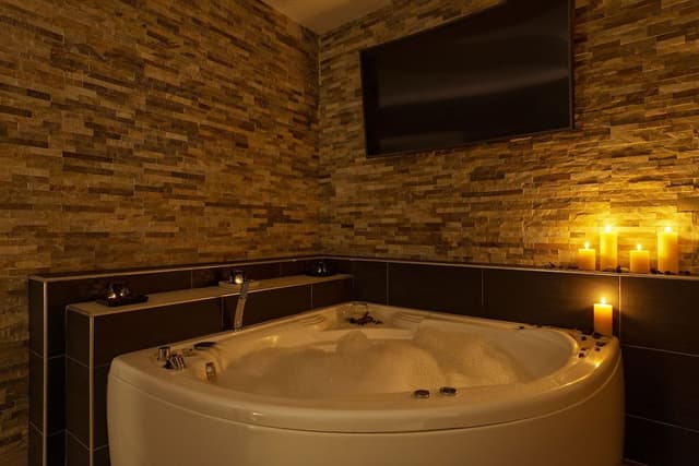 Superior Triple Room, Hot Tub