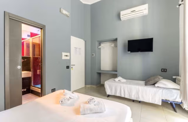 Basic Triple Room, Balcony