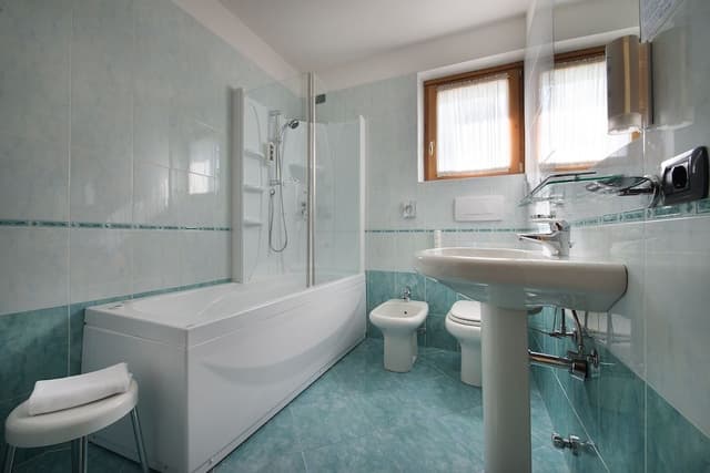 Deluxe Suite, 1 Bedroom, Bathtub, Lake View
