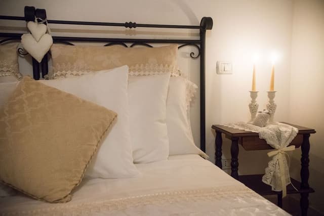 Traditional Duplex, 2 Bedrooms