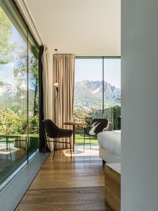 Studio Suite, Lake View