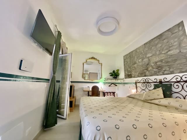 Superior Room, 1 King Bed, Air conditioning, Vineyard View