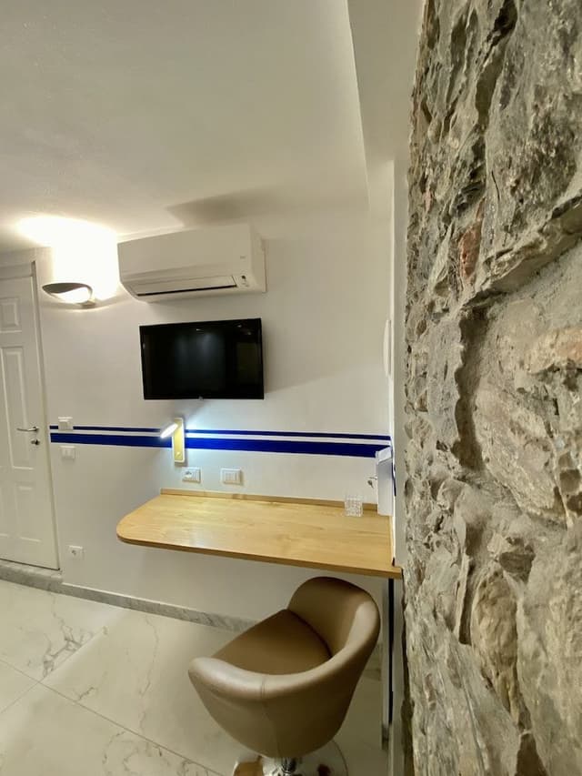 Standard Room, 1 King Bed, Air conditioning, Ground Floor