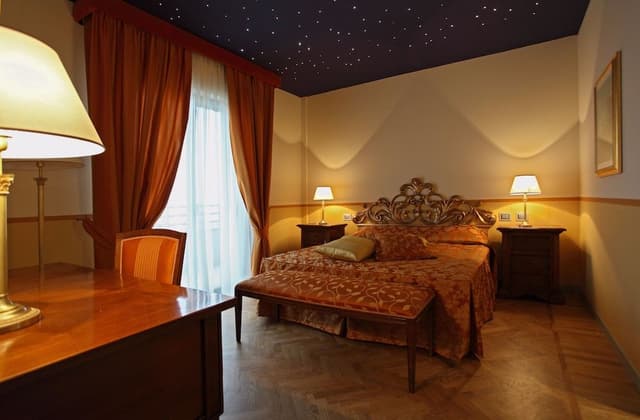 Suite, 1 King Bed