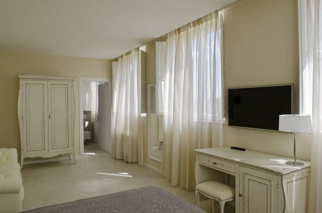 Junior Suite, City View