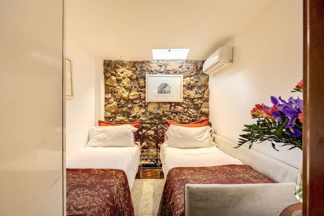 Deluxe Suite, City View