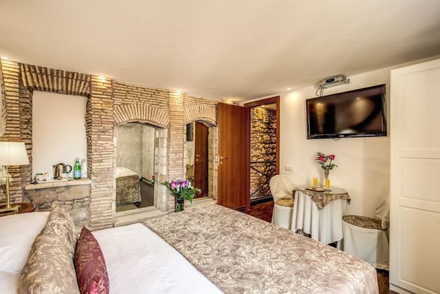 Deluxe Suite, City View