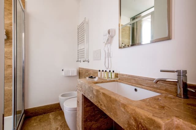 Suite, Balcony