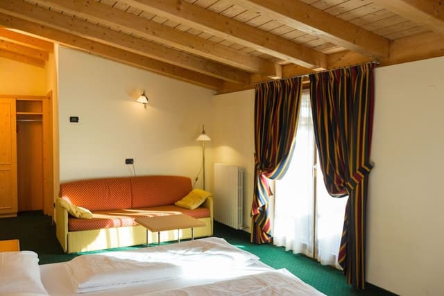 Superior Double Room (4 Pax)