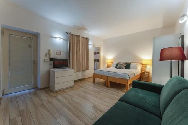 Deluxe Studio (B)