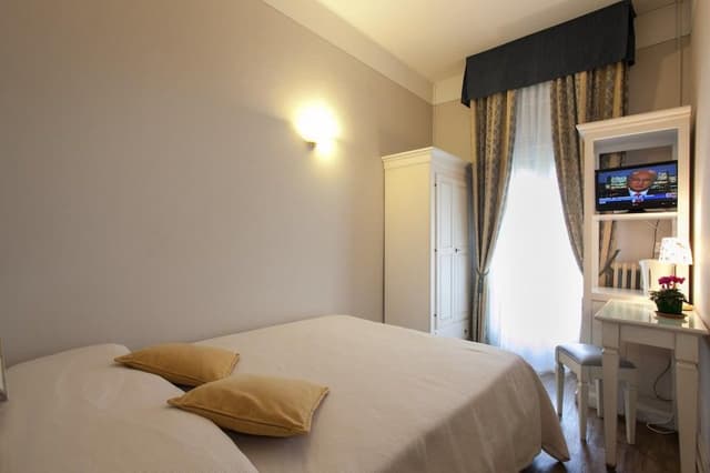 Single Room, Partial Lake View
