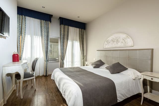 Comfort Double or Twin Room, Partial Lake View