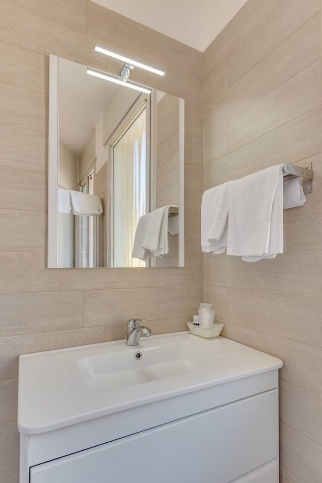 Single Room, 1 Large Twin Bed, Balcony, Sea View
