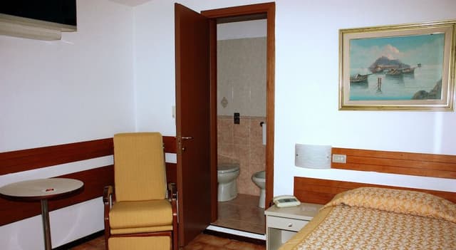 Economy Twin Room
