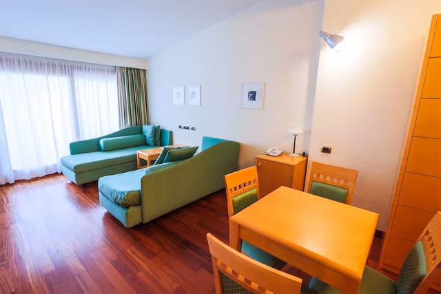 Family Room (Superior)