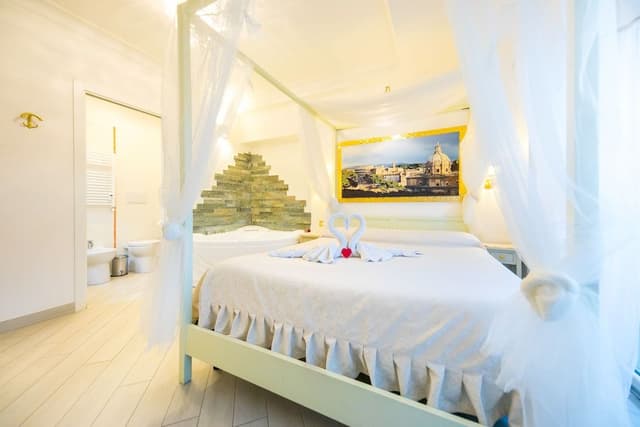 Deluxe Suite, Jetted Tub