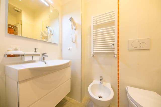 Deluxe Suite, Jetted Tub