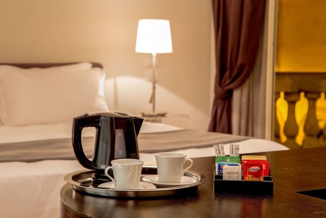 Suite, Jetted Tub