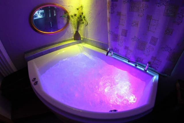 Romantic Suite, Jetted Tub (Tendresse)