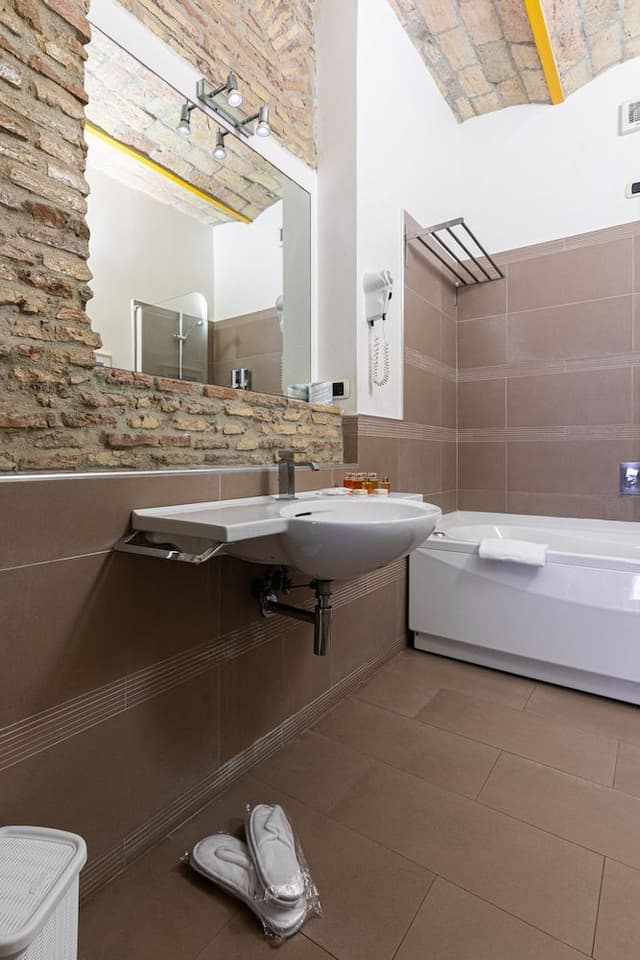 Deluxe Triple Room, 1 Bedroom, Private Bathroom