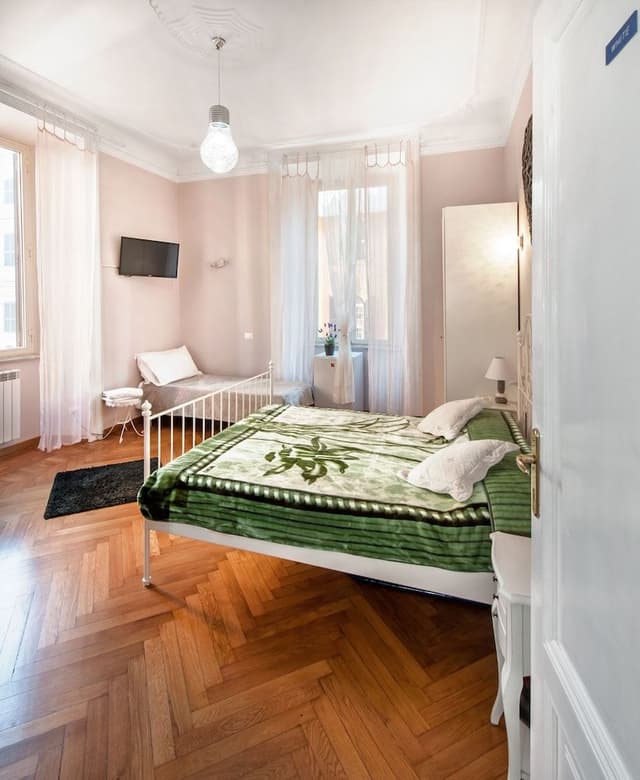 Design Quadruple Room