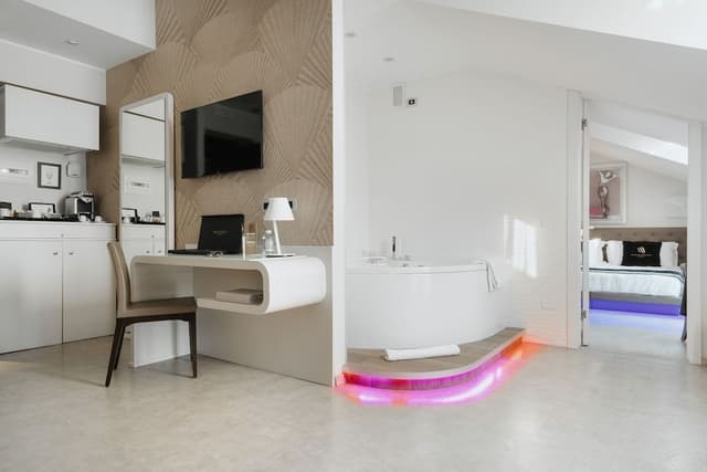 Deluxe Suite with Jacuzz