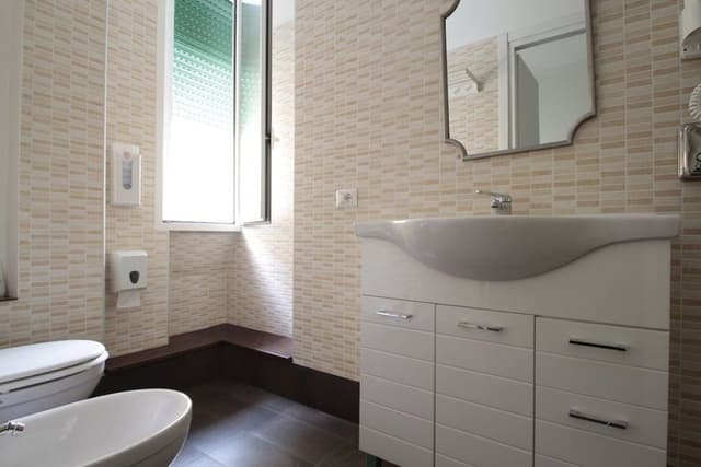 Deluxe Triple Room, Private Bathroom