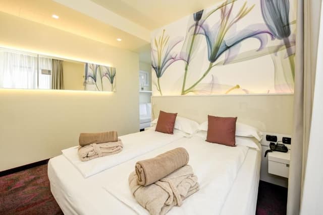 Deluxe Double Room with Lake View