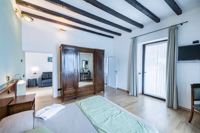 Panoramic Room, 1 Queen Bed, Non Smoking, Lake View