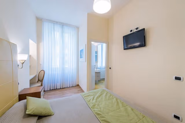 Basic Room, 1 Queen Bed